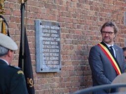 Une des deux pierres inaugurées à Anthée.